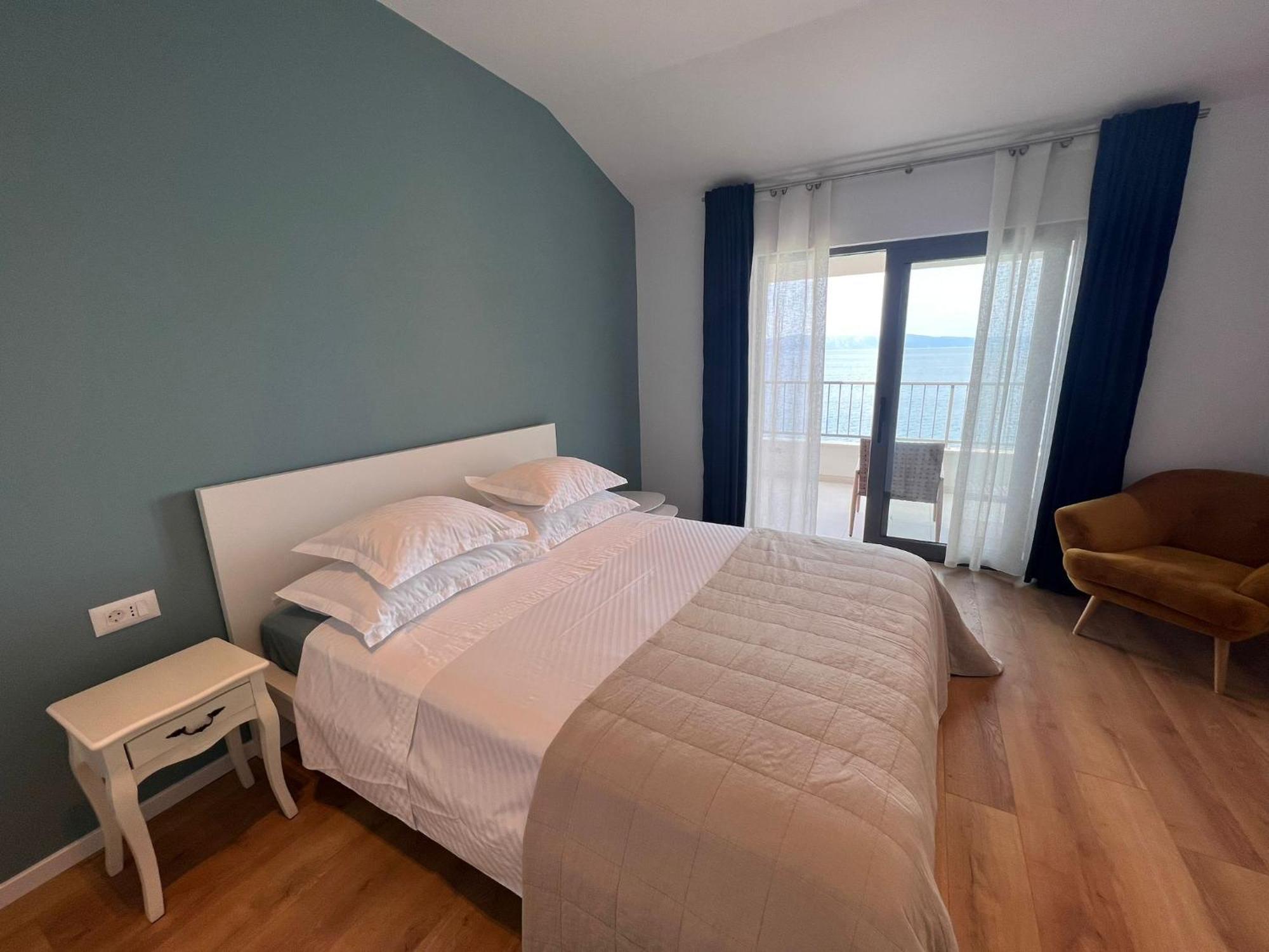 Beachfront Comfort Apartments Sinajko Podgora Exterior foto